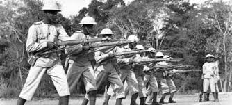 Guerreiros quenianos durante a II Guerra Mundial