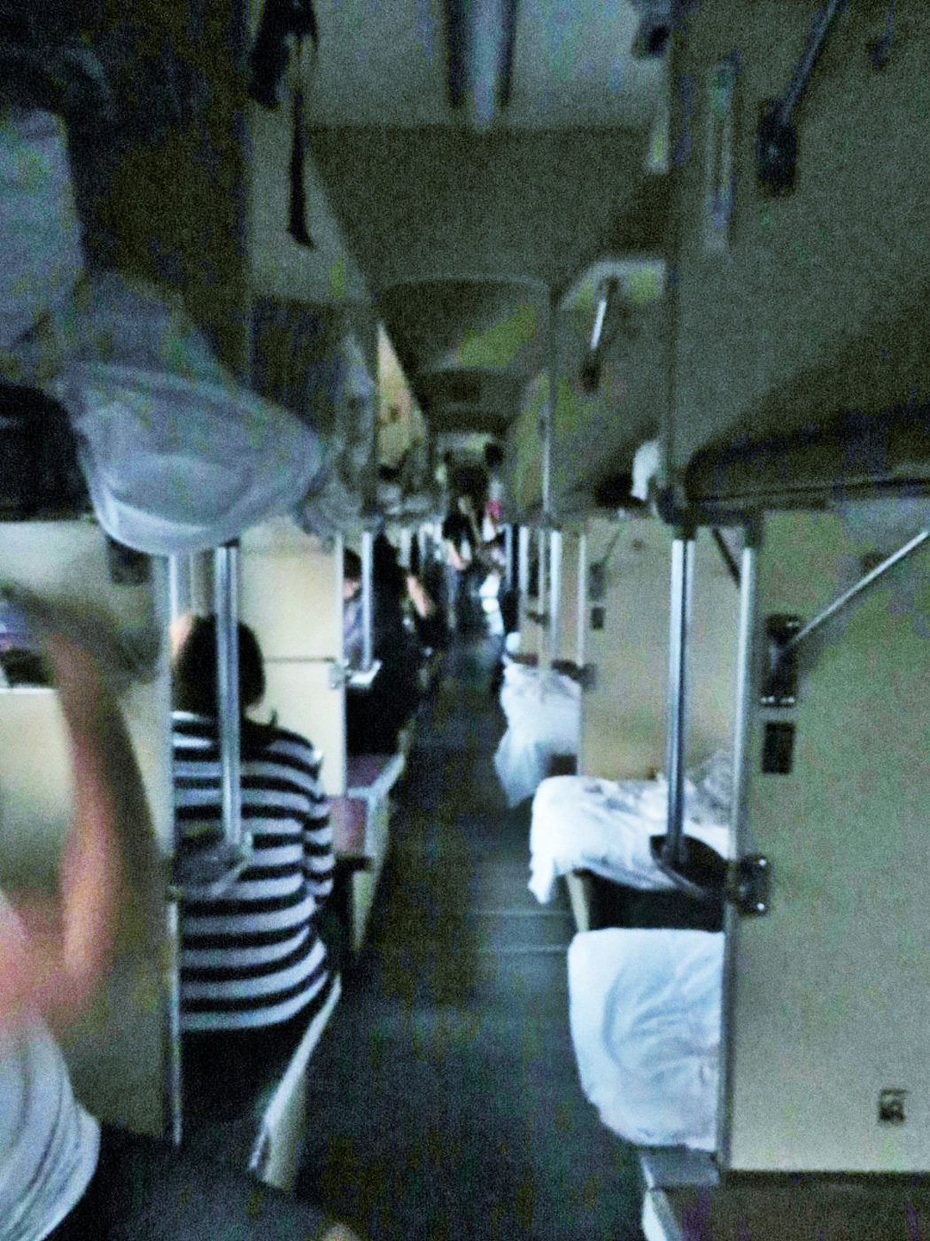 Dentro dos vagões do trem da Transiberiana