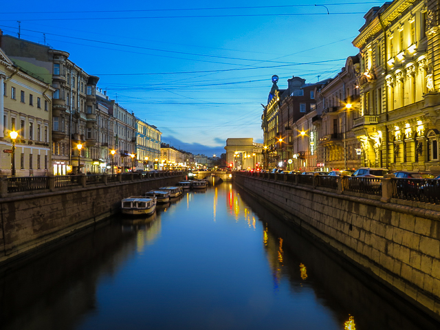 canal na cidade de St Petersburgo