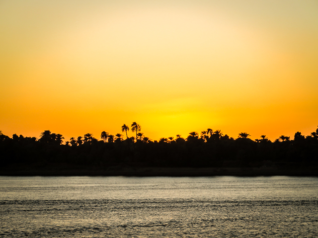 Por do sol no Rio Nilo