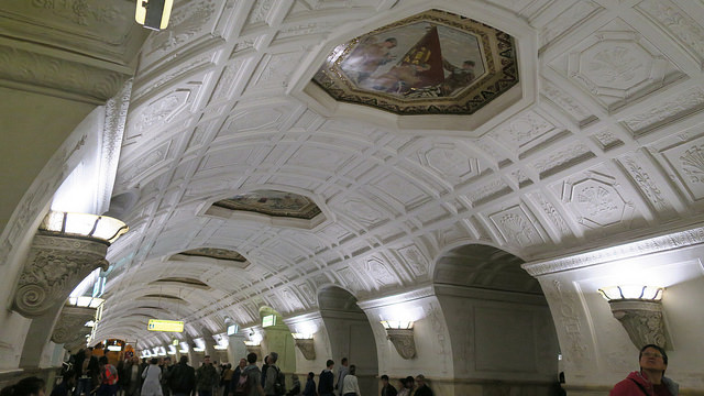 arte nas estações de metrô da Rússia