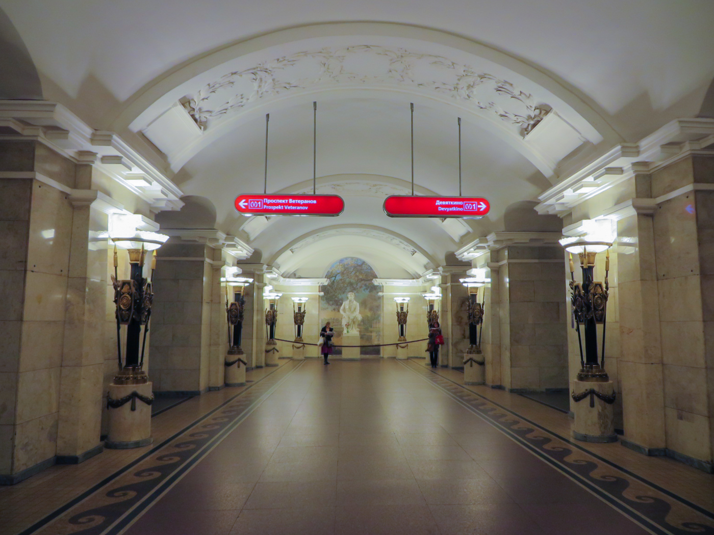 uma das estações de metrô da Rússia