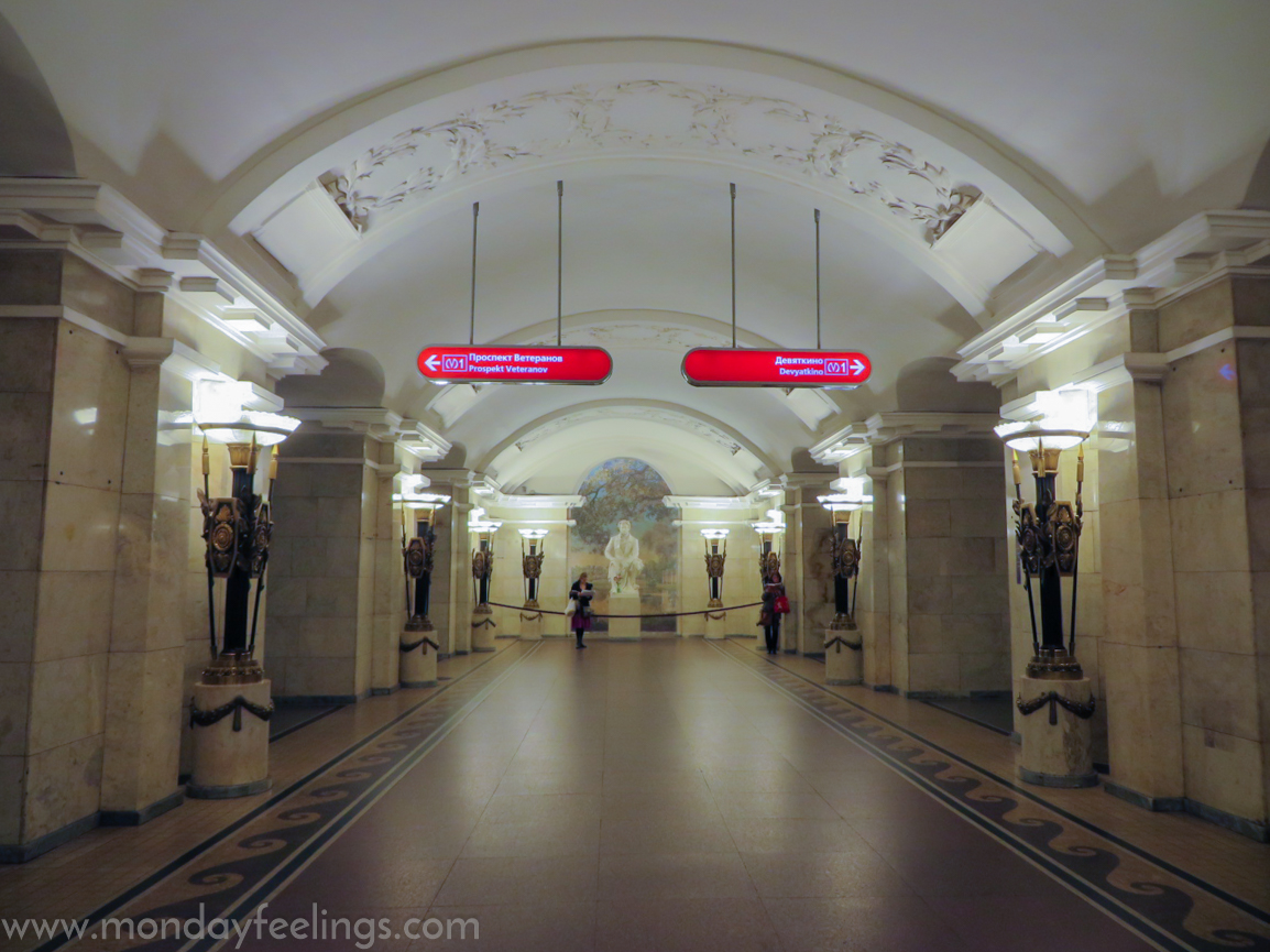 estação de metro em Moscow, Russia sem nada em inglês
