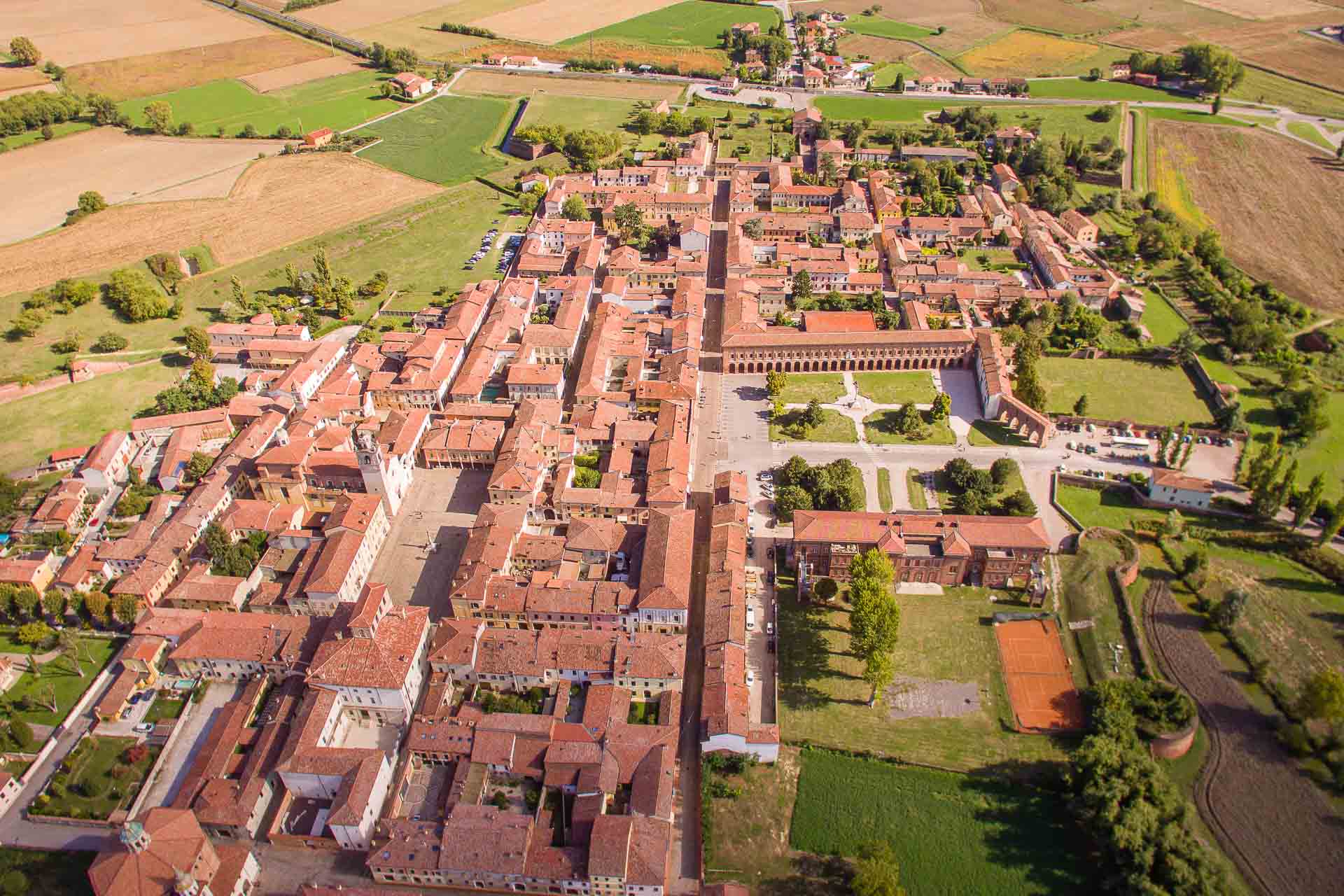 Vista aerea de Sabbioneta uma vila de Mantova na Itália