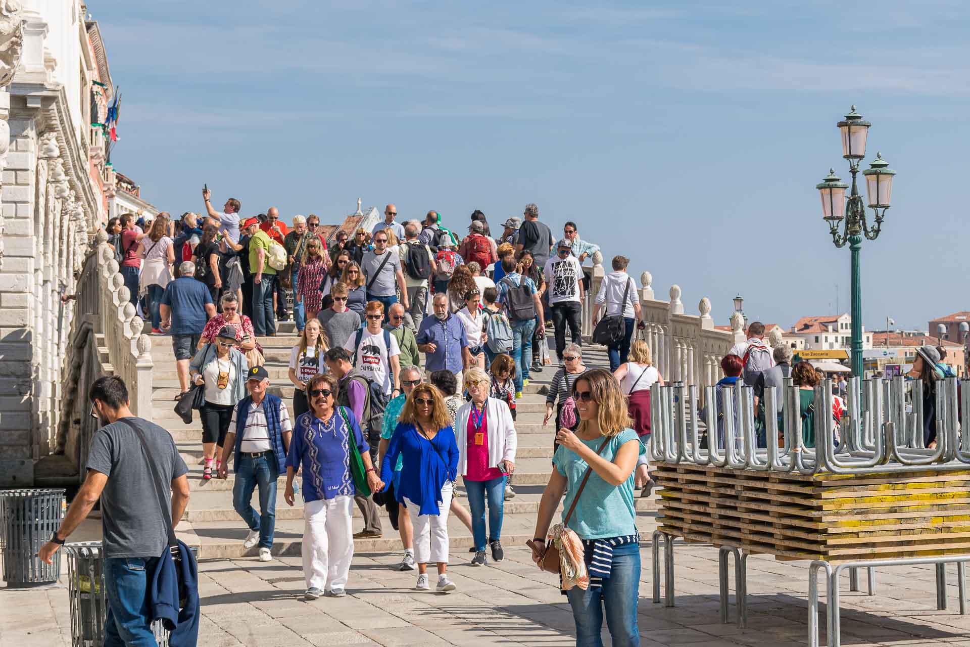 Many tourists in Venice over a bridge