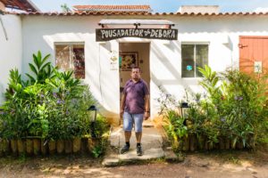 São Jorge Chapada dos Veadeiros the owner of Flor de Debora Inn at the entrance