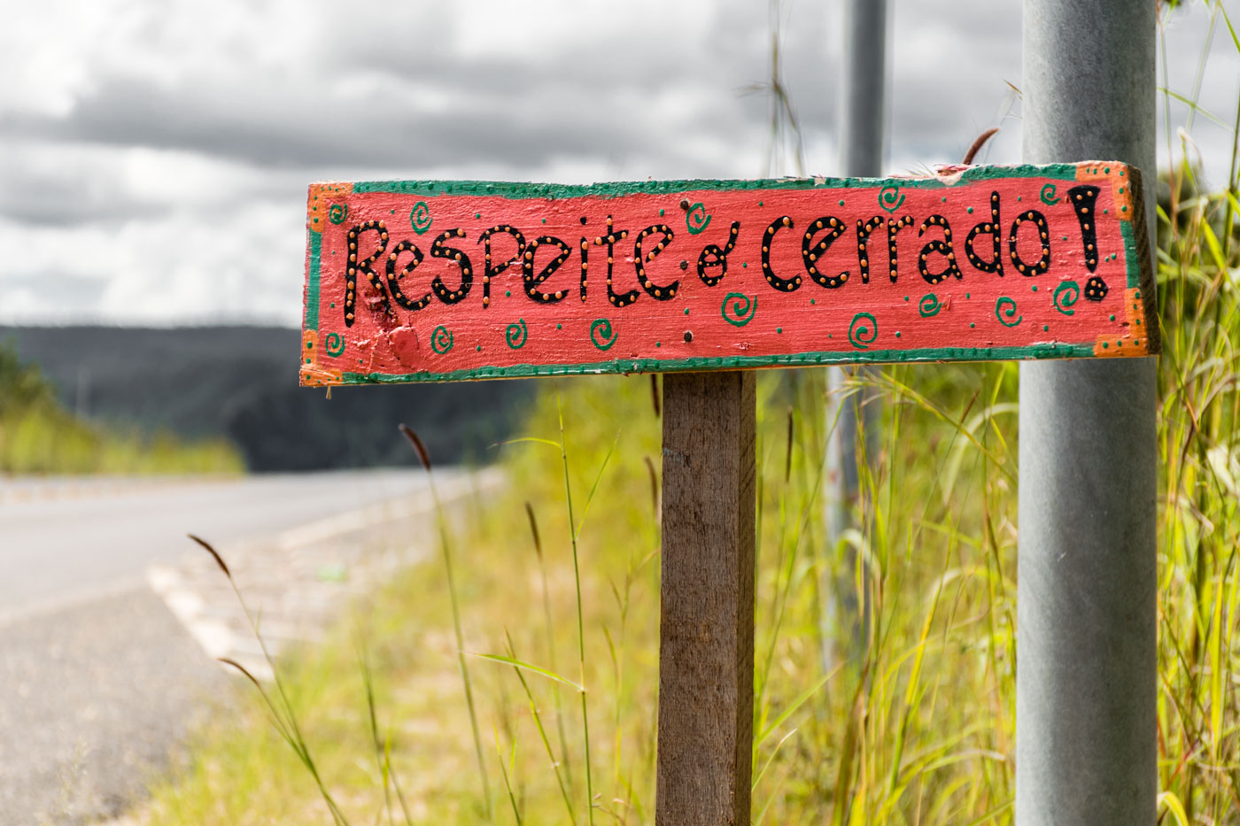 Sign saying to respect the cerrado