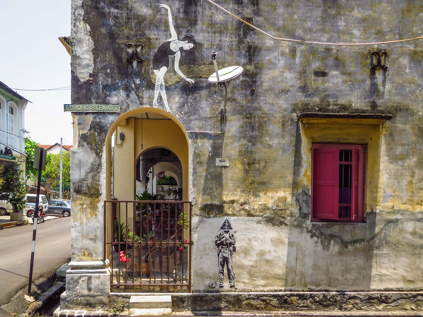 Arte no muro de uma casa na esquina das ruas de Penang