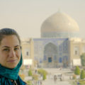 Fernanda em frente ao mosque no Irã