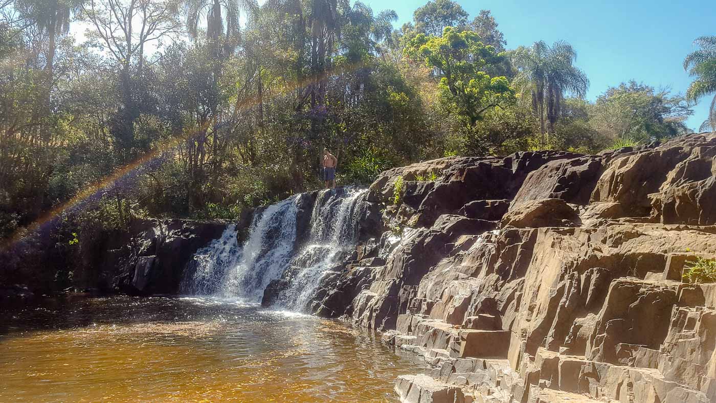 cachoeira e um arco-íris na frente perto de Ribeirão Preto