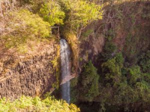 Saída da queda d'água da cachoeira dos macacos perto de Ribeirão Preto