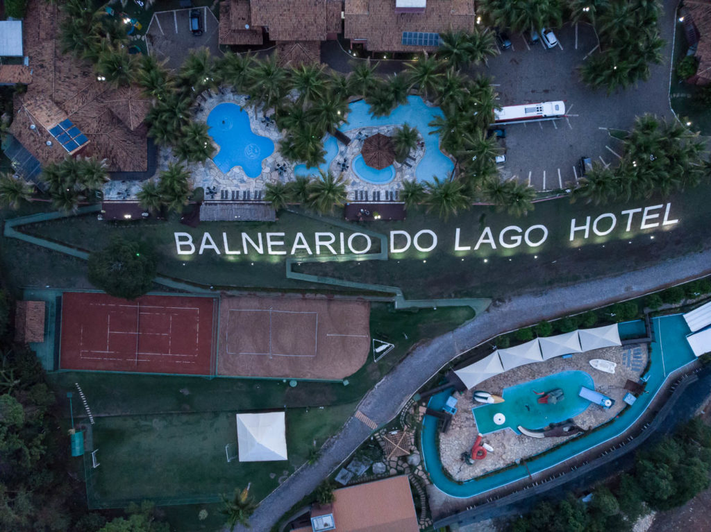 Vista aérea do hotel Balneário do Lago