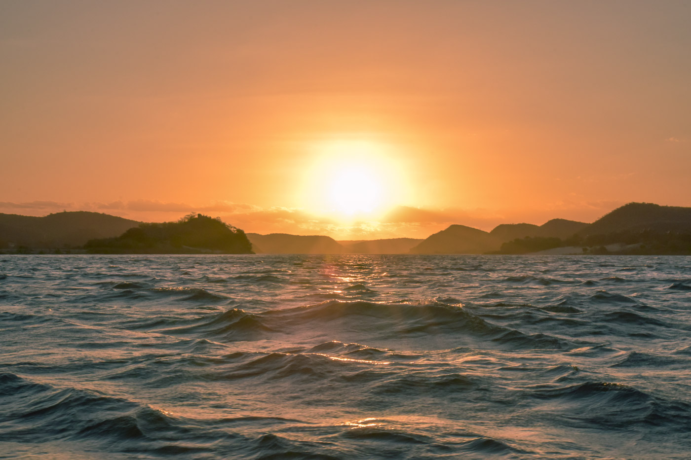 Pôr do sol no rio São Francisco 