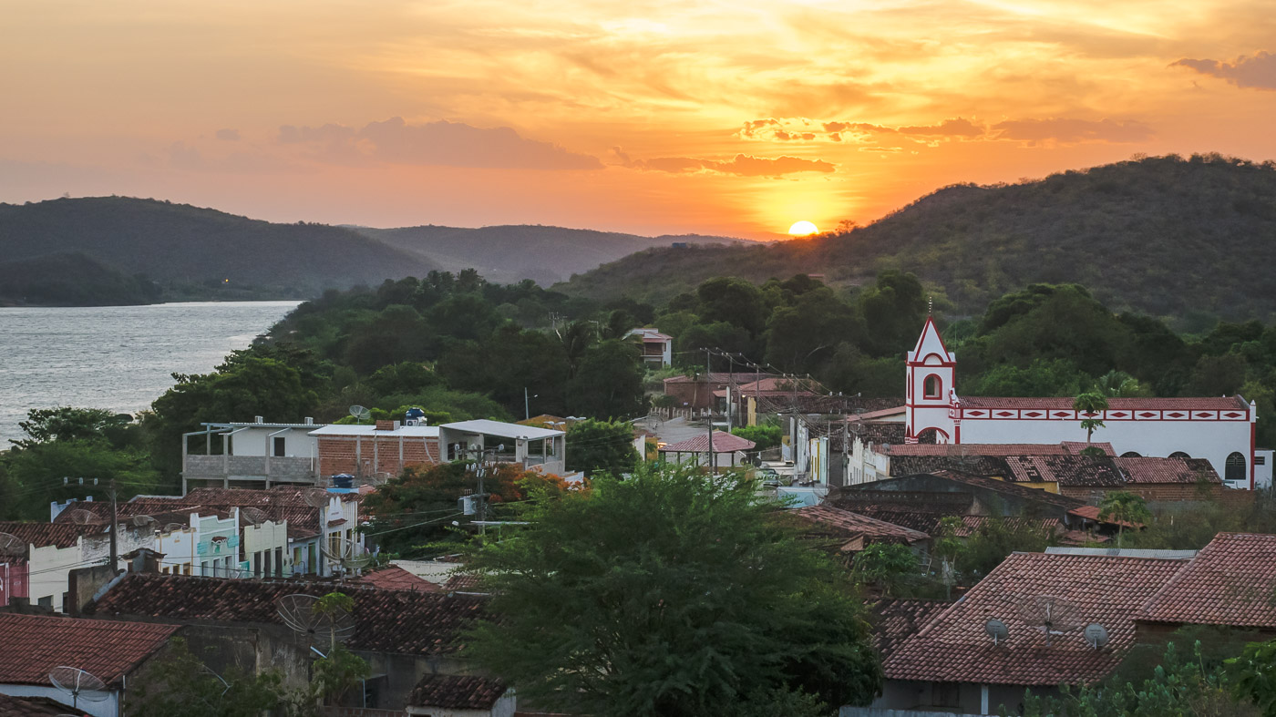 Igreja central da Ilha do Ferro no pôr do sol