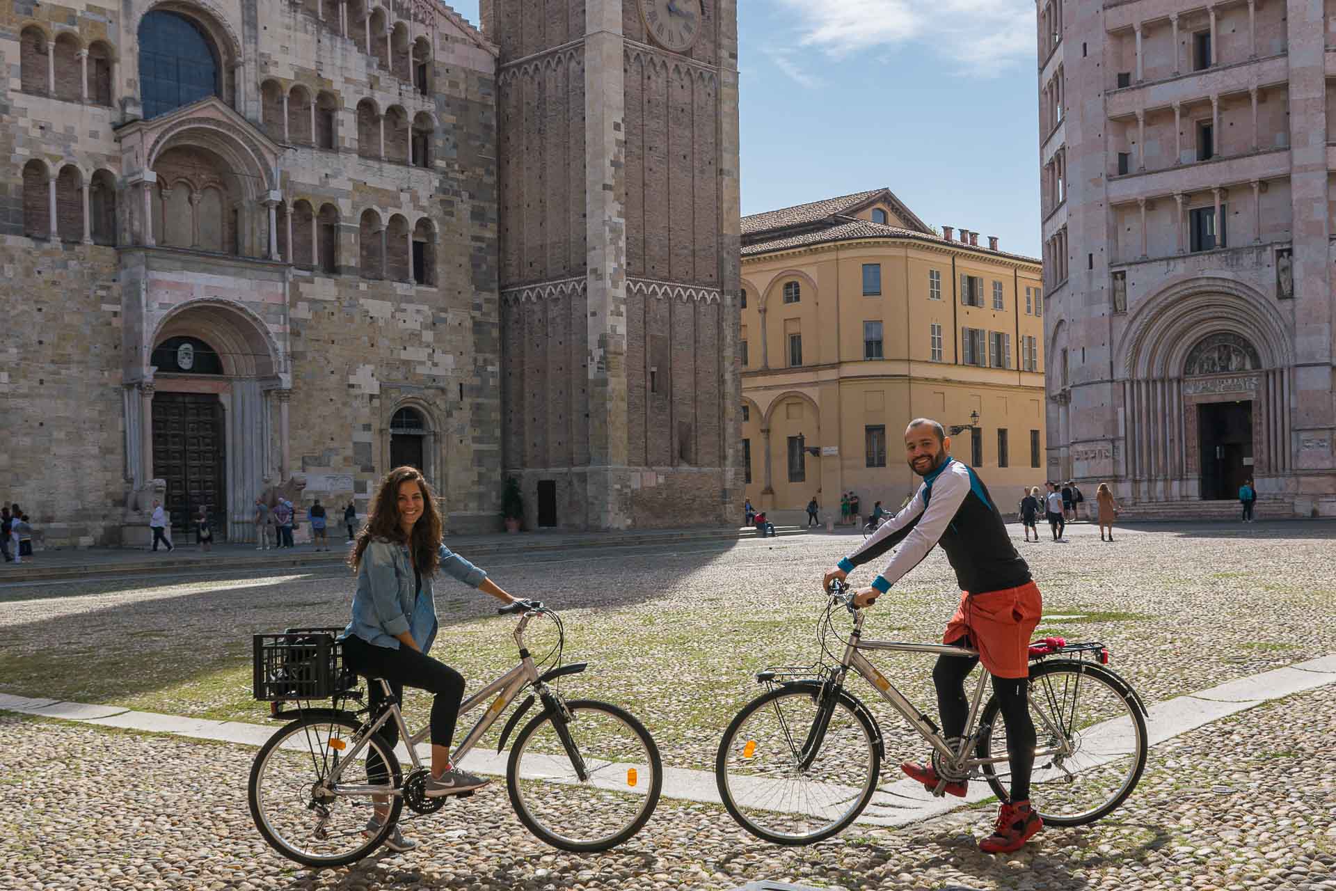 Tiago and Fernanda posing with their bike in front of the main cathedral of Parma