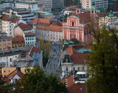 Vista panorâmica da praça de Preseren no centro de Liubliana