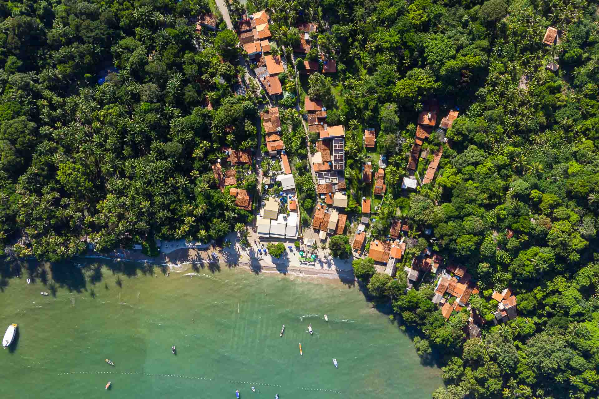 Vista zenital da vila de Moreré na Ilha de Boipeba