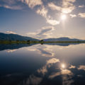 Vista da Serra da Amolar refletida no rio