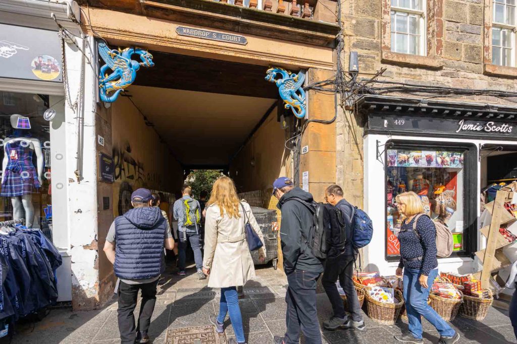 Grupo de free walking tour em Edimburgo