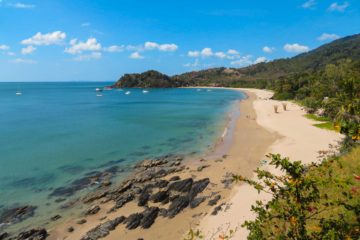 An overview of the a long white sand beach in Koh Lanta