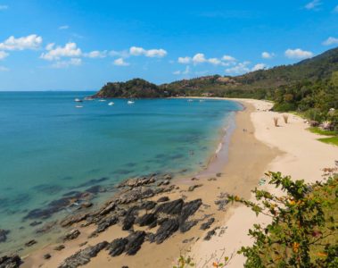 An overview of the a long white sand beach in Koh Lanta