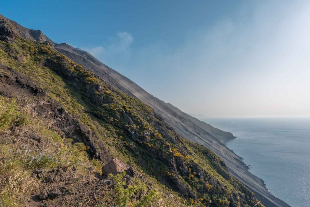 A Sciara del Fuoco em Stromboli do panorama 290m