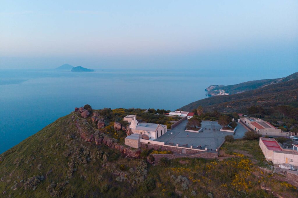 Vista da Chiesa Vecchia em Lipari