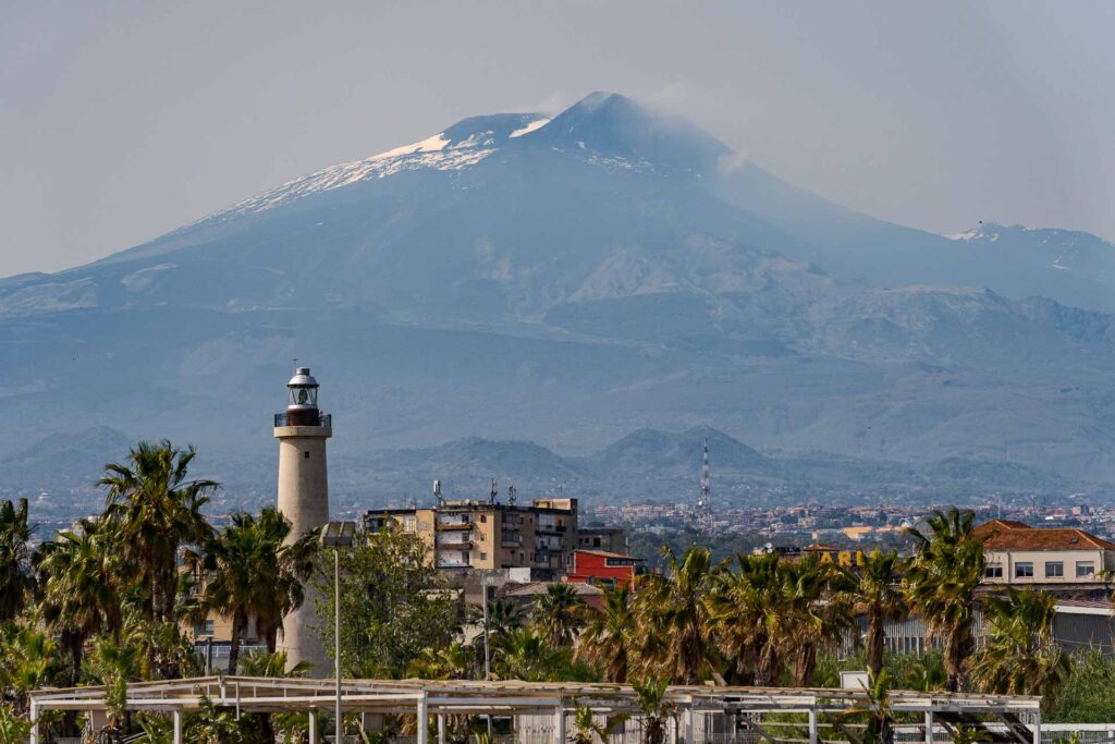 Vista do Monte Etna, o vulcão da cidade de Catania na Sicília