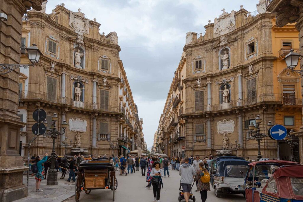 Quatro Canti, o centro histórico da cidade de Palermo na Sicília