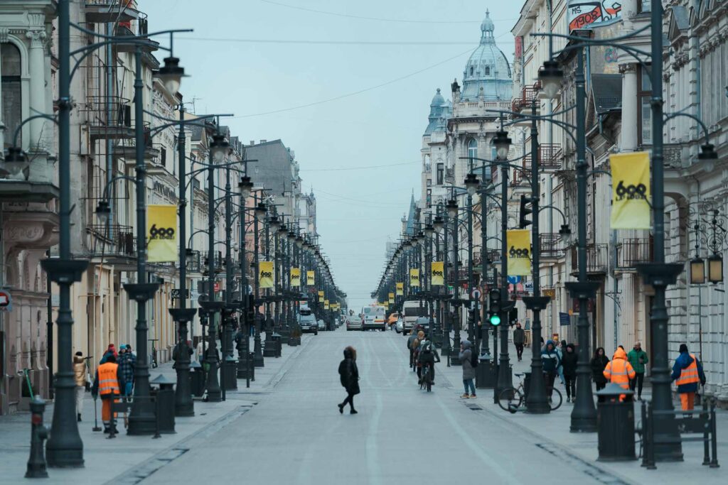 A rua Piotrkowska em Lodz na Polônia