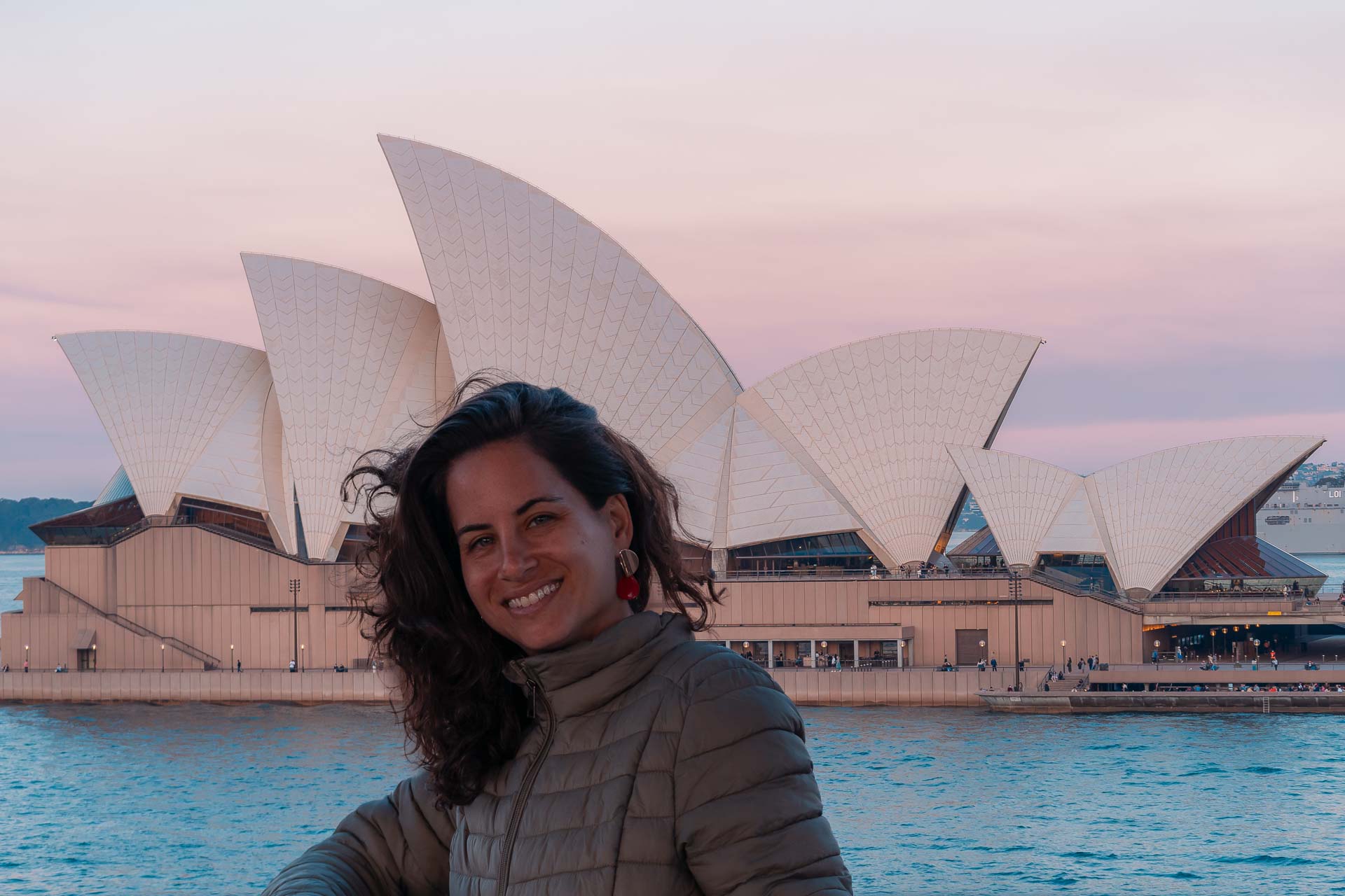 Fernanda e a Ópera House de Sydney ao fundo